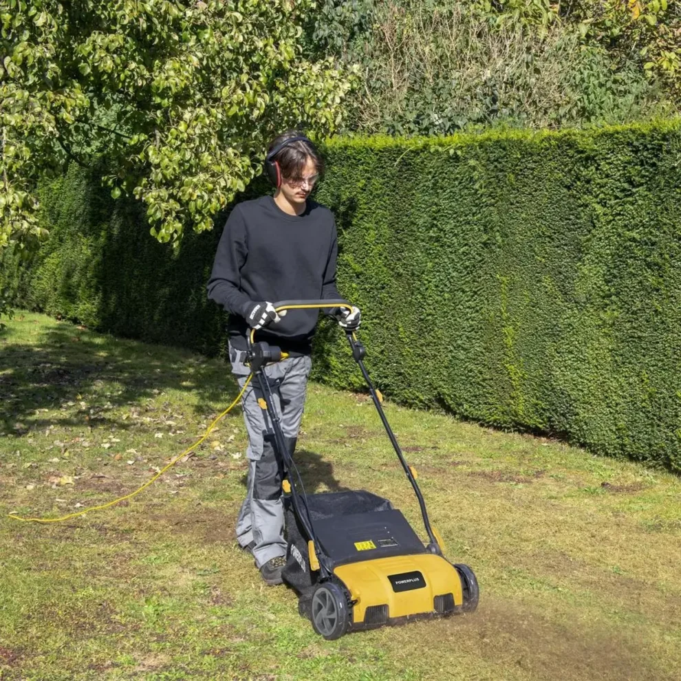 Powerplus elektrische verticuteermachine